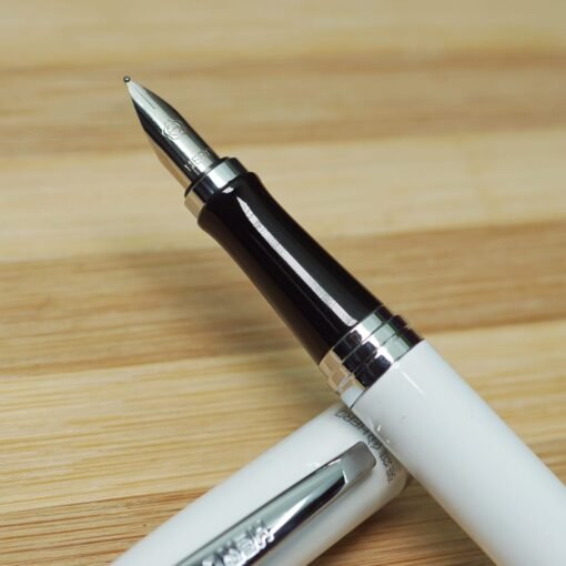 HERO H 602: Sleek Black Fountain Pen - Image 11